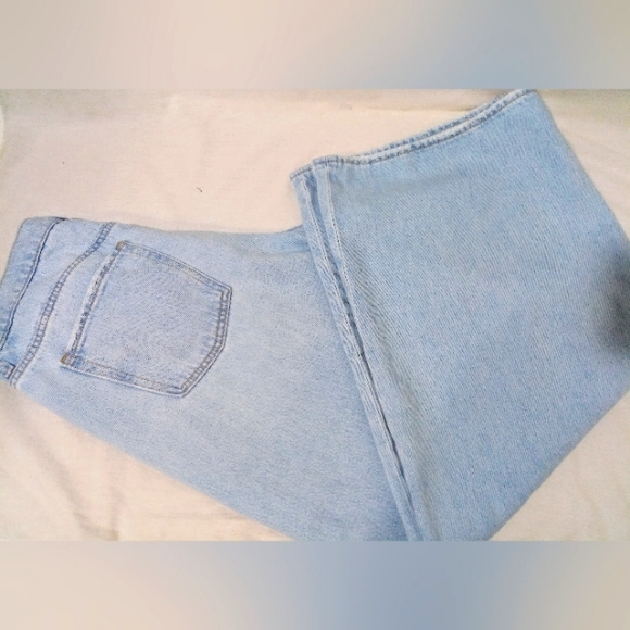 Old Navy Mid-Rise Ripped Baggy Wide-Leg Jeans - Picture 8 of 9